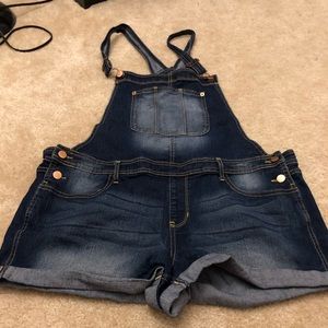 Overall shorts